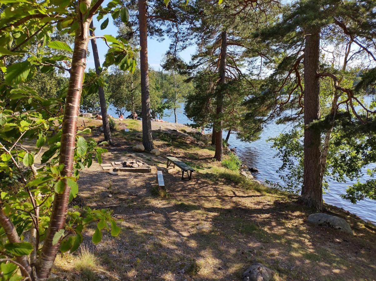 Varhaga Vandrarhem Sjuntorp ภายนอก รูปภาพ