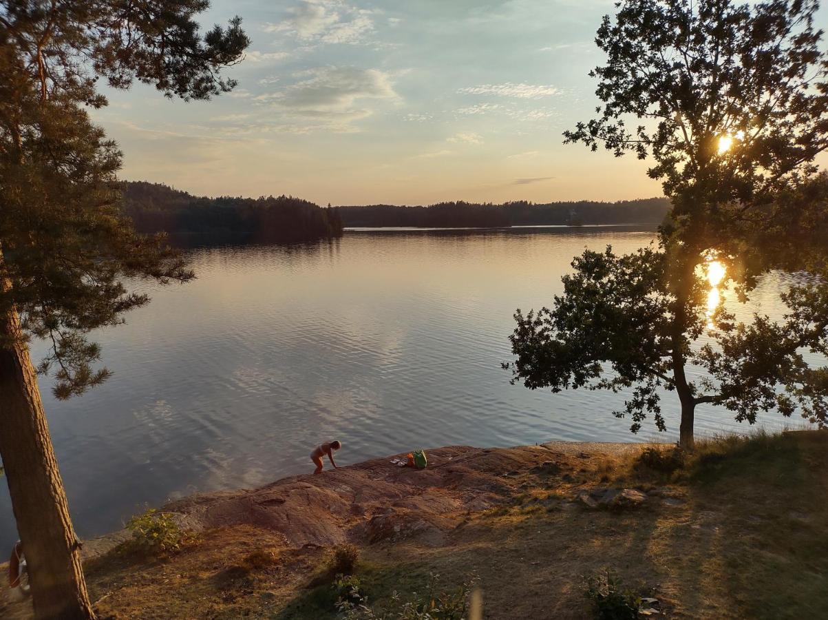 Varhaga Vandrarhem Sjuntorp ภายนอก รูปภาพ