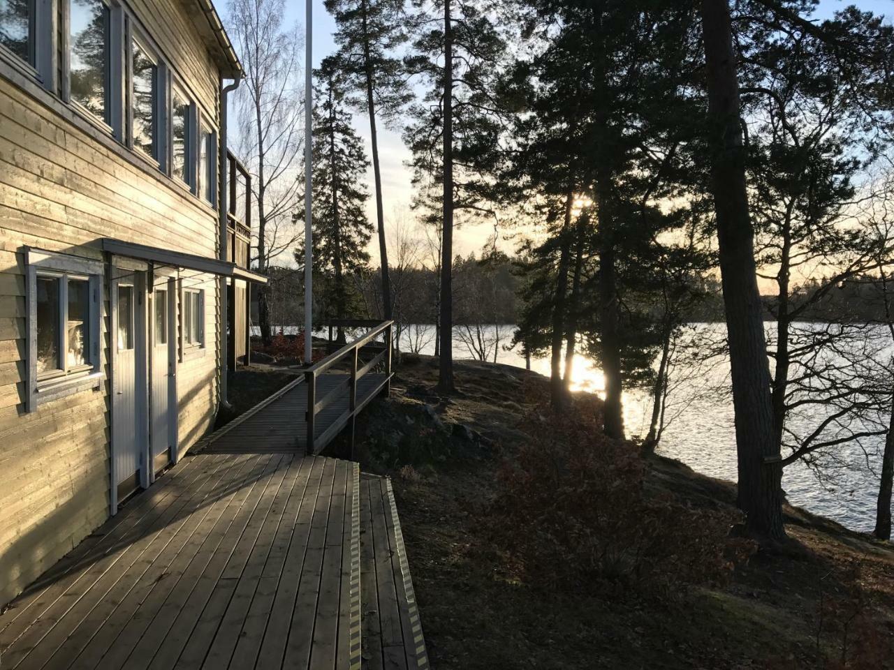 Varhaga Vandrarhem Sjuntorp ภายนอก รูปภาพ